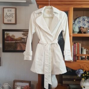 🎃🎃🎃END OF SUMMER SALE! Forever 21 white Trench Jacket
